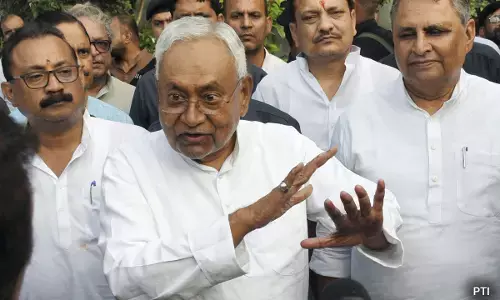 सीएम नीतीश कुमार ने फिर मोदी को फँसाया, कर दीजिए ये काम फिर बिहार की तस्वीर हम बदल देंगे सीएम नीतीश कुमार ने फिर मोदी को फँसाया, कर दीजिए ये काम फिर बिहार की तस्वीर हम बदल देंगे