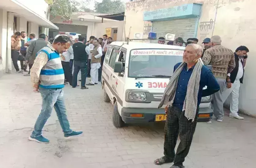 рджреБрд▓реНрд╣рди рд▓реЗрдХрд░ рд▓реМрдЯ рд░рд╣реА рдмрд╛рд░рд╛рдд, рд╣реБрдЖ рд╣рд╛рджрд╕рд╛ рдордЪрд╛ рдЪреАрддреНрдХрд╛рд░ рд▓рд╛рд╢реЛрдВ рдХрд╛ рд▓рдЧрд╛ рдвреЗрд░, 5 рдХреА рдореМрдд рджреБрд▓реНрд╣рди рд▓реЗрдХрд░ рд▓реМрдЯ рд░рд╣реА рдмрд╛рд░рд╛рдд, рд╣реБрдЖ рд╣рд╛рджрд╕рд╛ рдордЪрд╛ рдЪреАрддреНрдХрд╛рд░ рд▓рд╛рд╢реЛрдВ рдХрд╛ рд▓рдЧрд╛ рдвреЗрд░, 5 рдХреА рдореМрдд