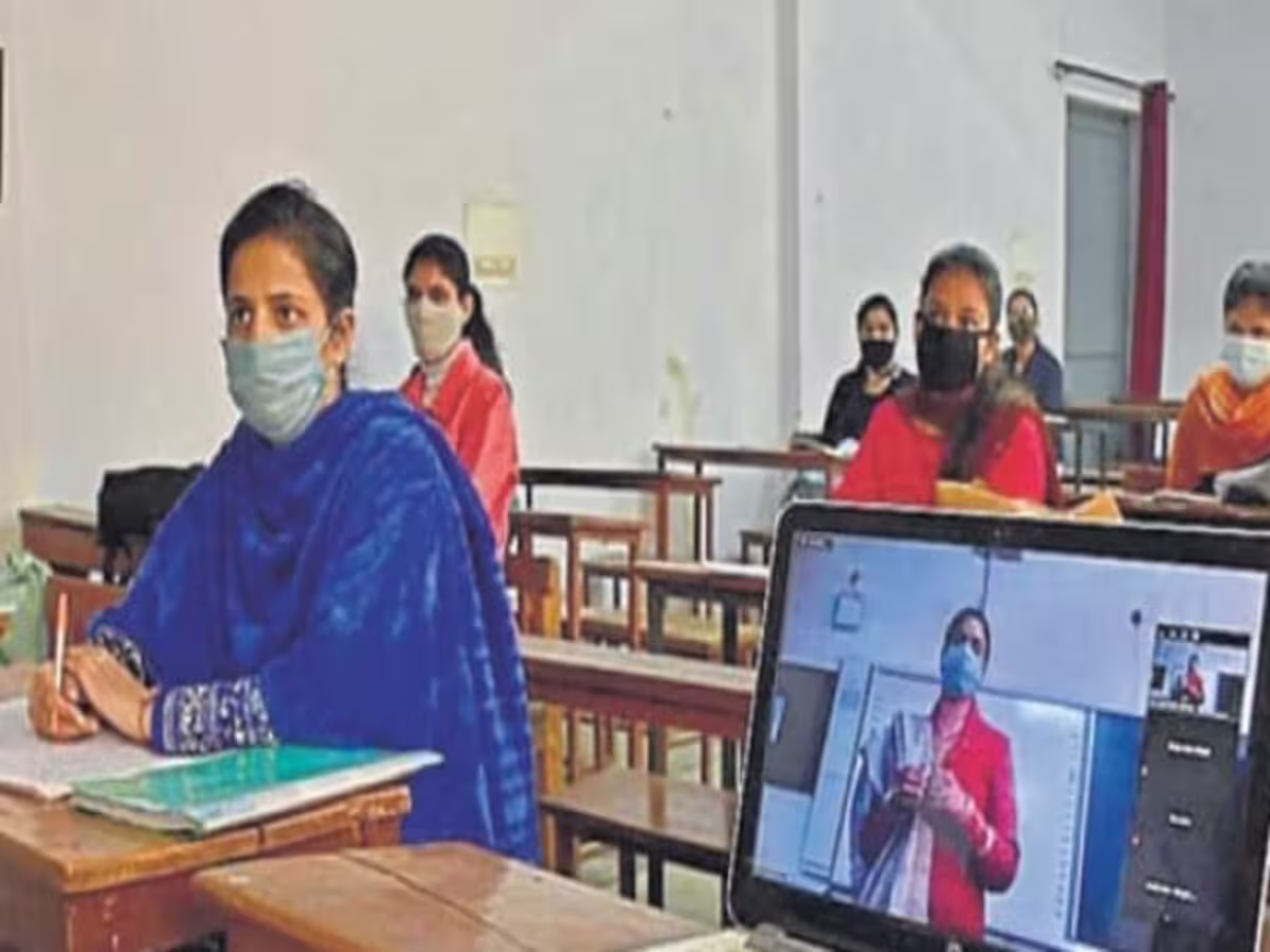 शिक्षकों को जारी कर दिया फर्जी नियुक्ति पत्र, 256 कर्मचारियों को किया बर्खास्त शिक्षकों को जारी कर दिया फर्जी नियुक्ति पत्र, 256 कर्मचारियों को किया बर्खास्त