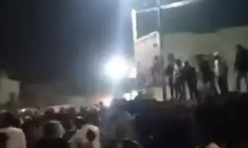 वेस्ट बैंक में इजराइल के 2 जासूसों की हत्या, भीड़ ने उनके शवों को खंभे से बांधकर घसीटा! वेस्ट बैंक में इजराइल के 2 जासूसों की हत्या, भीड़ ने उनके शवों को खंभे से बांधकर घसीटा!