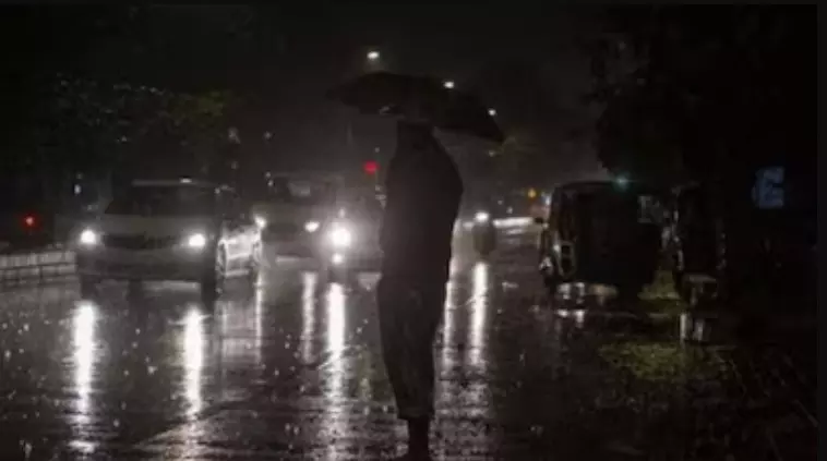 Delhi Weather : दिल्ली-एनसीआर में झमाझम बारिश से बदला मौसम, कई फ्लाइट डायवर्ट, प्रदूषण से मिलेगी राहत, ठंड के लिए हो जाएं तैयार!