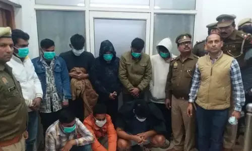 एमिटी यूनिवर्सिटी व नोएडा के शैक्षिक संस्थानों के छात्र/छात्राओं को नशीले मादक पदार्थ सप्लाई करने वाले गेंग का पर्दाफास एमिटी यूनिवर्सिटी व नोएडा के शैक्षिक संस्थानों के छात्र/छात्राओं को नशीले मादक पदार्थ सप्लाई करने वाले गेंग का पर्दाफास