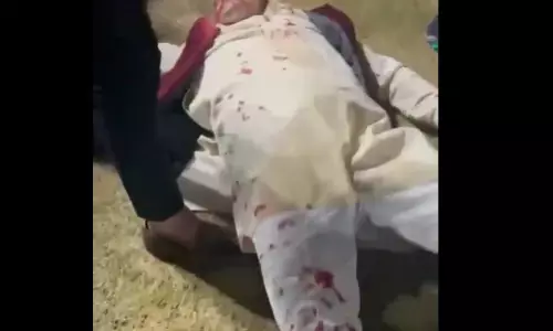 नोएडा में एक समधी ने दूसरे समधी की गोली मारकर की हत्या, समारोह में मचा हड़कंप नोएडा में एक समधी ने दूसरे समधी की गोली मारकर की हत्या, समारोह में मचा हड़कंप