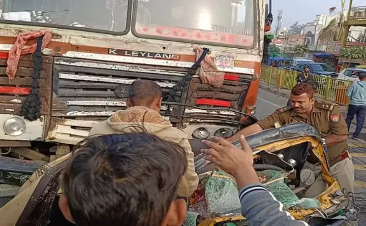 Agra News: आगरा में गुरुद्वारा गुरु के ताल पर ट्रक ने ऑटो को रौंदा, महिला सहित पांच लोगों की मौत