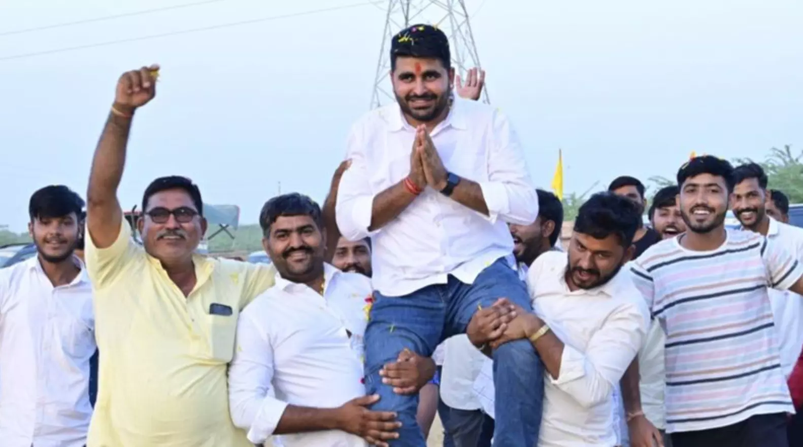 Sheo Seat Election Results: शिव सीट से भाजपा के बागी छात्रनेता रविंद्र भाटी ने चौंकाया, सभी को पीछे छोड़ा Sheo Seat Election Results: शिव सीट से भाजपा के बागी छात्रनेता रविंद्र भाटी ने चौंकाया, सभी को पीछे छोड़ा