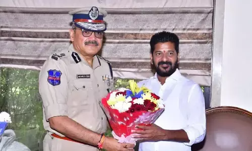 चुनाव आयोग की बड़ी कार्यवाही, तेलंगान DGP को किया सस्पेंड, काउंटिंग के बीच प्रदेश कांग्रेस अध्यक्ष रेवंत रेड्डी से मिलने पहुंचे थे! चुनाव आयोग की बड़ी कार्यवाही, तेलंगान DGP को किया सस्पेंड, काउंटिंग के बीच प्रदेश कांग्रेस अध्यक्ष रेवंत रेड्डी से मिलने पहुंचे थे!