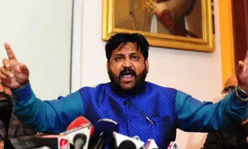 करणी सेना के अध्यक्ष सुखदेव सिंह गोगामेड़ी की हत्या का CCTV वीडियो आया सामने, साथ में बैठे चाय पी 12 राउंड की फायरिंग! करणी सेना के अध्यक्ष सुखदेव सिंह गोगामेड़ी की हत्या का CCTV वीडियो आया सामने, साथ में बैठे चाय पी 12 राउंड की फायरिंग!