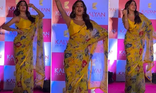 Janhvi Kapoor Sexy Video: सेक्सी साड़ी में देसी जान्हवी कपूर ने दिखाए हॉट डांस, जान्हवी कपूर का सेक्सी वीडियो देख हो जायेंगे दीवाने Janhvi Kapoor Sexy Video: सेक्सी साड़ी में देसी जान्हवी कपूर ने दिखाए हॉट डांस, जान्हवी कपूर का सेक्सी वीडियो देख हो जायेंगे दीवाने