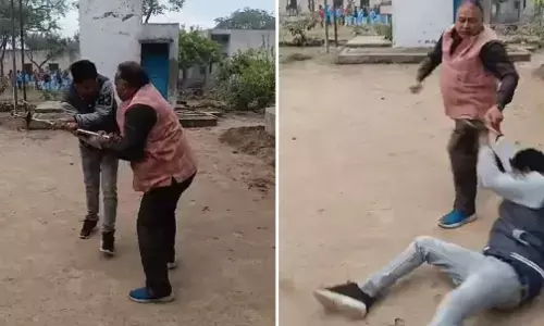 यूपी में प्रधानाध्यापक ने शिक्षक को पटक-पटक कर पीटा, वीडियो हुआ वायरल यूपी में प्रधानाध्यापक ने शिक्षक को पटक-पटक कर पीटा, वीडियो हुआ वायरल