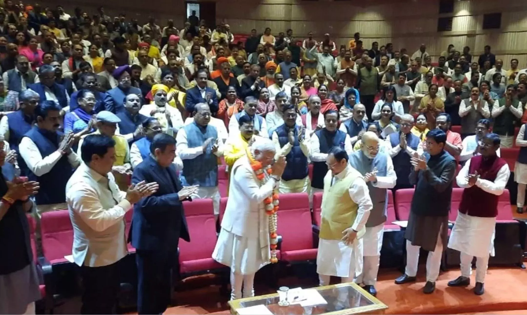 Delhi News: BJP संसदीय दल की बैठक शुरू, तीन राज्यों के CM पर चल रहा मंथन Delhi News: BJP संसदीय दल की बैठक शुरू, तीन राज्यों के CM पर चल रहा मंथन