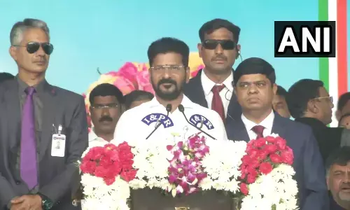 Revanth Reddy CM : रेवंत रेड्डी ने ली सीएम पद की शपथ, भट्टी विक्रमार्क बने डिप्टी सीएम, कौन-कौन कैबिनेट में शामिल, जानें Revanth Reddy CM : रेवंत रेड्डी ने ली सीएम पद की शपथ, भट्टी विक्रमार्क बने डिप्टी सीएम, कौन-कौन कैबिनेट में शामिल, जानें