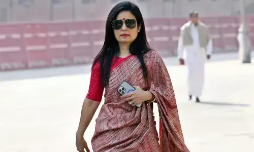 Mahua Moitra cash for Query Case: क्या महुआ मोइत्रा को वापस मिल सकती है सांसदी? जानें क्या हैं कानूनी विकल्प Mahua Moitra cash for Query Case: क्या महुआ मोइत्रा को वापस मिल सकती है सांसदी? जानें क्या हैं कानूनी विकल्प