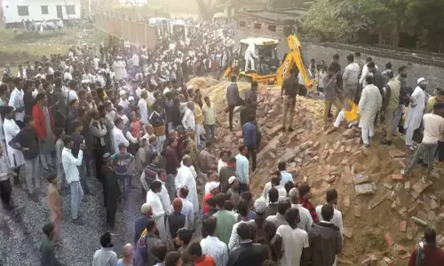 UP : рдордК рдореЗрдВ рднреАрд╖рдг рд╣рд╛рджрд╕рд╛: рд╣рд▓реНрджреА рдХреА рд░рд╕реНрдо рдХреЗ рджреМрд░рд╛рди рдврд╣реА рджреАрд╡рд╛рд░, 7 рдХреА рдореМрдд рдХрдИ рдШрд╛рдпрд▓, рд╕реАрдПрдо рдпреЛрдЧреА рдиреЗ рдореБрдЖрд╡рдЬреЗ рдХрд╛ рдХрд┐рдпрд╛ рдРрд▓рд╛рди UP : рдордК рдореЗрдВ рднреАрд╖рдг рд╣рд╛рджрд╕рд╛: рд╣рд▓реНрджреА рдХреА рд░рд╕реНрдо рдХреЗ рджреМрд░рд╛рди рдврд╣реА рджреАрд╡рд╛рд░, 7 рдХреА рдореМрдд рдХрдИ рдШрд╛рдпрд▓, рд╕реАрдПрдо рдпреЛрдЧреА рдиреЗ рдореБрдЖрд╡рдЬреЗ рдХрд╛ рдХрд┐рдпрд╛ рдРрд▓рд╛рди