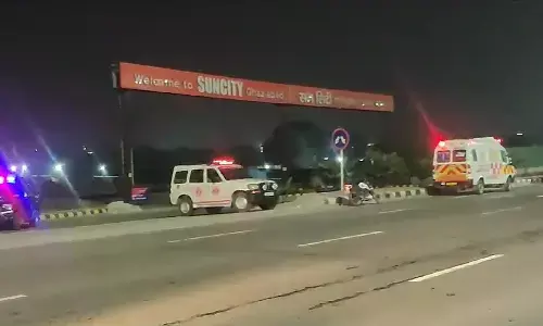 गाज़ियाबाद: यूपी - हापुड़ से दिल्ली की ओर जा रही पनीर की गाड़ी का एक्सीडेंट, 1 की दर्दनाक मौत, 2 घायल गाज़ियाबाद: यूपी - हापुड़ से दिल्ली की ओर जा रही पनीर की गाड़ी का एक्सीडेंट, 1 की दर्दनाक मौत, 2 घायल