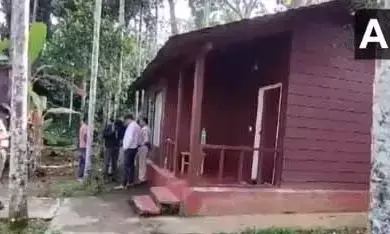 निजी रिसॉर्ट में मिले तीन लोगों के शव, मृतकों में एक पुरुष, एक महिला और एक तीन साल का बच्चा शामिल निजी रिसॉर्ट में मिले तीन लोगों के शव, मृतकों में एक पुरुष, एक महिला और एक तीन साल का बच्चा शामिल