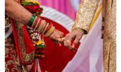 बारात दरवाजे पर पहुंचने वाली थी, दुल्हन की बाथरूम में मिली लाश, जहा से उठनी थी डोली वहां से  उठी अर्थी बारात दरवाजे पर पहुंचने वाली थी, दुल्हन की बाथरूम में मिली लाश, जहा से उठनी थी डोली वहां से  उठी अर्थी