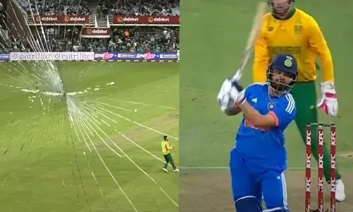अपने छक्के से मीडिया बॉक्स का शीशा तोड़ने वाले रिंकू सिंह ने हंसते हुए पत्रकारों से मांगी माफी अपने छक्के से मीडिया बॉक्स का शीशा तोड़ने वाले रिंकू सिंह ने हंसते हुए पत्रकारों से मांगी माफी