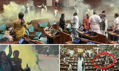 संसद सुरक्षा चूक मामले में बड़ा एक्शन, UAPA के तहत आरोपियों पर मामला दर्ज, सरकार ने उठाए ये 5 जरूरी कदम! संसद सुरक्षा चूक मामले में बड़ा एक्शन, UAPA के तहत आरोपियों पर मामला दर्ज, सरकार ने उठाए ये 5 जरूरी कदम!