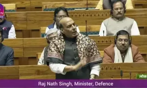 सुरक्षा चूक मामले में संसद में हंगामा : लोकसभा से 13, राज्यसभा से एक सांसद पूरे सत्र के लिए सस्पेंड सुरक्षा चूक मामले में संसद में हंगामा : लोकसभा से 13, राज्यसभा से एक सांसद पूरे सत्र के लिए सस्पेंड