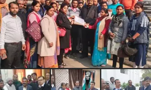 UP News: नियमितीकरण सहित 11 सूत्रीय मांगों को लेकर अनुदेशकों ने जिलाधिकारी को सौंपा ज्ञापन UP News: नियमितीकरण सहित 11 सूत्रीय मांगों को लेकर अनुदेशकों ने जिलाधिकारी को सौंपा ज्ञापन