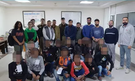 Delhi News: राजौरी गार्डन इलाके से मुक्त कराए गए 16 बाल मजदूर Delhi News: राजौरी गार्डन इलाके से मुक्त कराए गए 16 बाल मजदूर