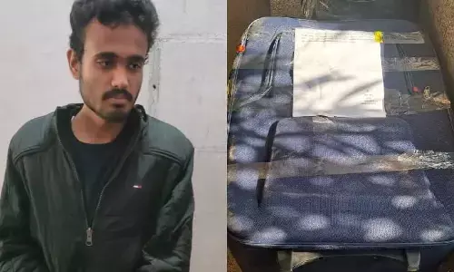 5 हजार रुपये नहीं देने पर कलयुगी बेटे ने माँ की गला दबाकर की हत्या, लाश को सुटकेश में लेकर घूमता रहा और पहुंचा प्रयागराज? 5 हजार रुपये नहीं देने पर कलयुगी बेटे ने माँ की गला दबाकर की हत्या, लाश को सुटकेश में लेकर घूमता रहा और पहुंचा प्रयागराज?