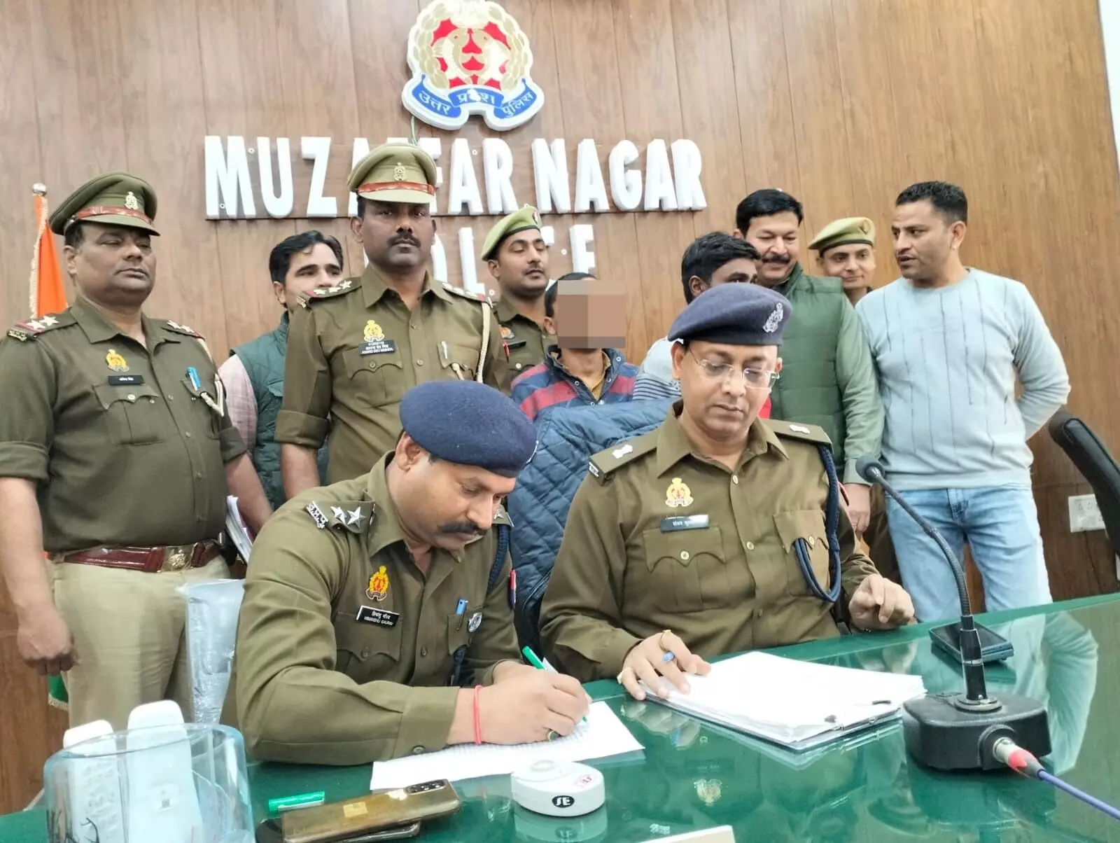 मुजफ्फरनगर पुलिस ने ठेके से शराब चोरी का किया खुलासा, 2 अभियुक्तगण गिरफ्तार, 2.5 लाख रु. कीमत की 30 पेटी अंग्रेजी शराब बरामद