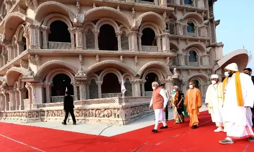PM Modi Varanasi Visit : पीएम मोदी ने स्वर्वेद महामंदिर का किया उद्घाटन, जनता के सामने रखे ये 9 संकल्प