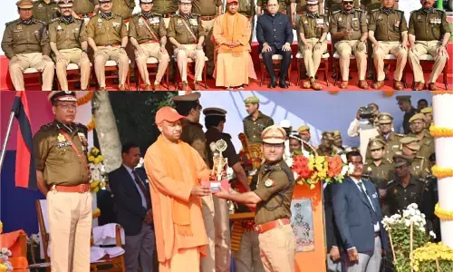 प्रदेश में अति उत्तम प्लाटून ड्रिल प्रदर्शन पर कमांडेंट आईपीएस अजय कुमार को CM योगी ने किया सम्मानित