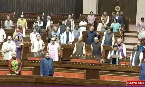 मिमिक्री वाले विवाद पर उपराष्ट्रपति को मिला NDA सांसदों का साथ, संसद में एक घंटे तक खड़े होकर धनखड़ का किया सपोर्ट मिमिक्री वाले विवाद पर उपराष्ट्रपति को मिला NDA सांसदों का साथ, संसद में एक घंटे तक खड़े होकर धनखड़ का किया सपोर्ट