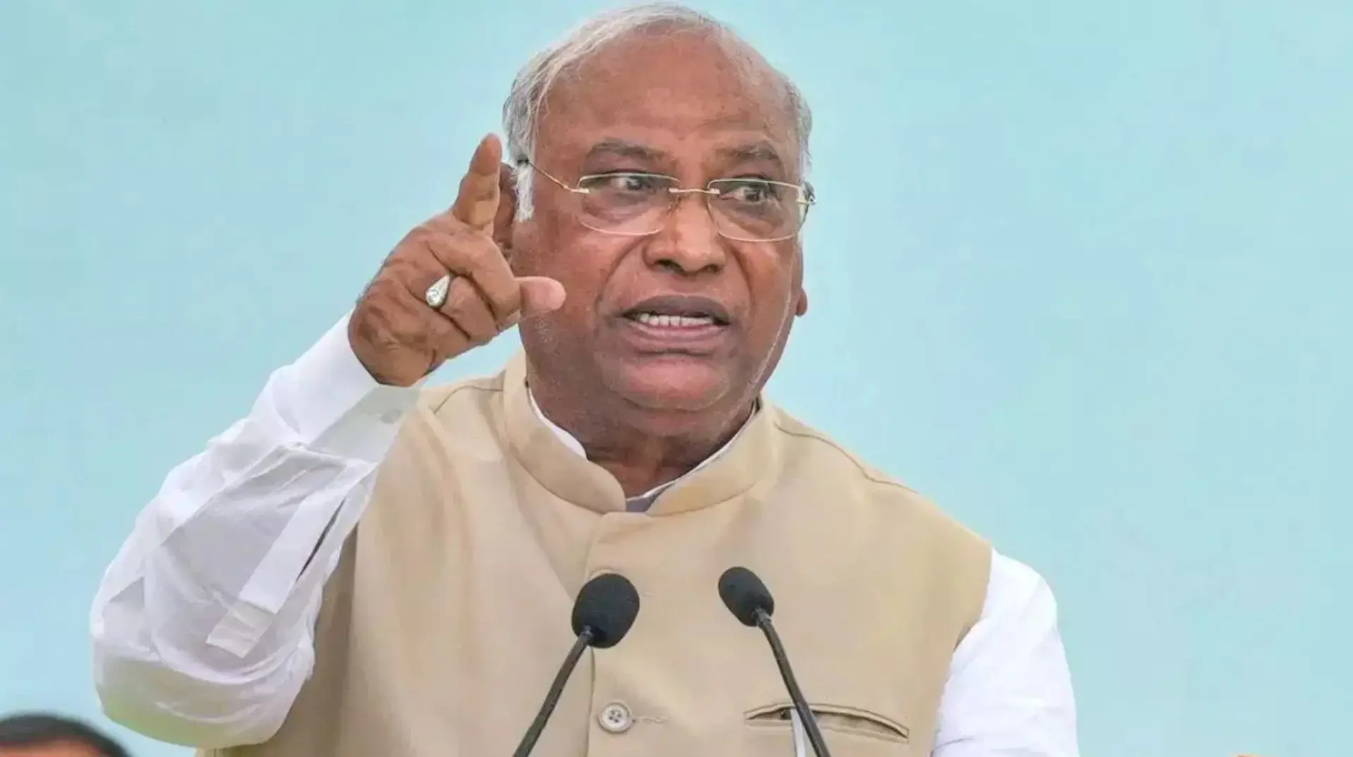 Mallikarjun Kharge PM Candidate: मल्लिकार्जुन खड़गे होंगे विपक्ष का पीएम फेस? इन नेताओं ने दिया प्रस्ताव Mallikarjun Kharge PM Candidate: मल्लिकार्जुन खड़गे होंगे विपक्ष का पीएम फेस? इन नेताओं ने दिया प्रस्ताव