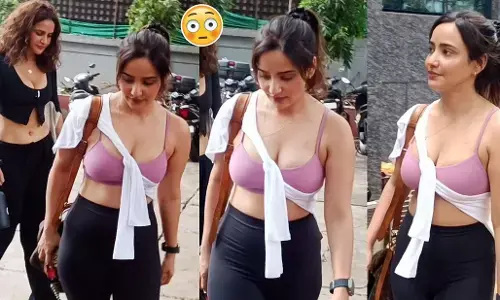 Neha Sharma Sexy Videos: Neha Sharma और Aisha Sharma के सेक्सी कर्व्स देख यूजर्स हुए घायल