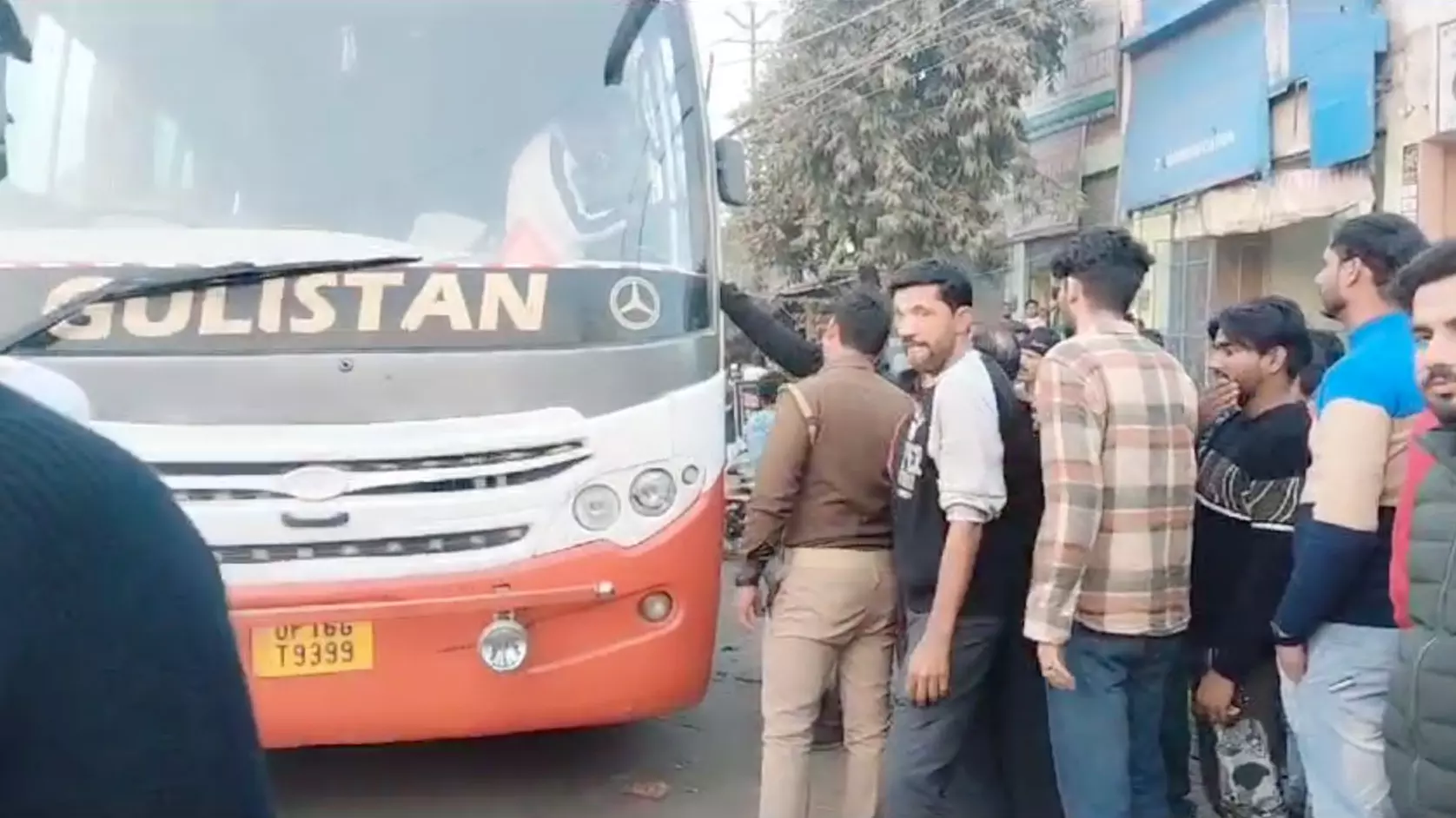 मुजफ्फरनगर : खतौली में बस की चपेट में आकर युवक की मौत