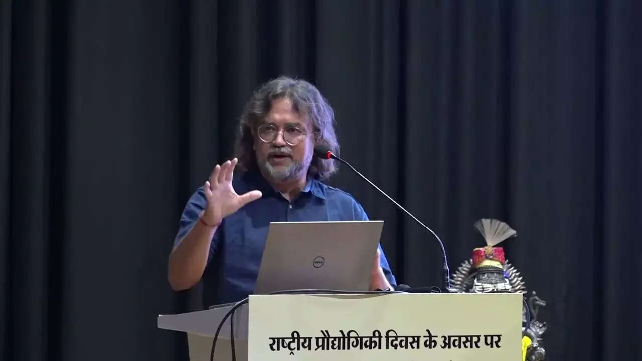 अपनी सेहत का ध्यान रखो...मंच पर बोलते-बोलते वैज्ञानिक समीर खांडेकर को आया हार्ट अटैक, चली गई जान!