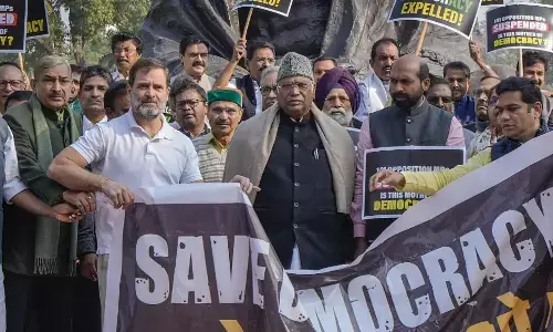 कह कर निलंबित होने का आरोप और निलंबन के खिलाफ धरने की खबर गायब! कह कर निलंबित होने का आरोप और निलंबन के खिलाफ धरने की खबर गायब!