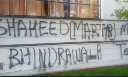 US News: अमेरिका में खालिस्तानियों की करतूत, हिंदू मंदिर पर हमला, दीवारों पर लिखे नारे