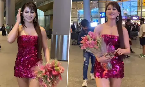 Urvashi Rautela Sexy Video: Urvashi Rautela ने Sexy आउटफिट में गिराई बिजली, sexy अदाओं ने मोहा यूजर्स का दिल Urvashi Rautela Sexy Video: Urvashi Rautela ने Sexy आउटफिट में गिराई बिजली, sexy अदाओं ने मोहा यूजर्स का दिल