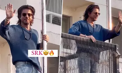 Shah Rukh Khan: शाहरुख खान ने मनाया डंकी की सफलता का जश्न, मन्नत से खास अंदाज में फैंस को कहा- धन्यवाद Shah Rukh Khan: शाहरुख खान ने मनाया डंकी की सफलता का जश्न, मन्नत से खास अंदाज में फैंस को कहा- धन्यवाद