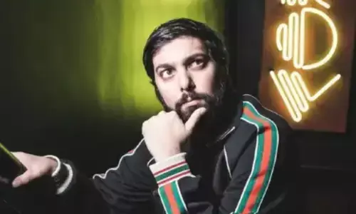 महज 32 साल की उम्र में इस मशहूर स्टैंड-अप कॉमेडियन का निधन, शोक की दौड़ी लहर! महज 32 साल की उम्र में इस मशहूर स्टैंड-अप कॉमेडियन का निधन, शोक की दौड़ी लहर!