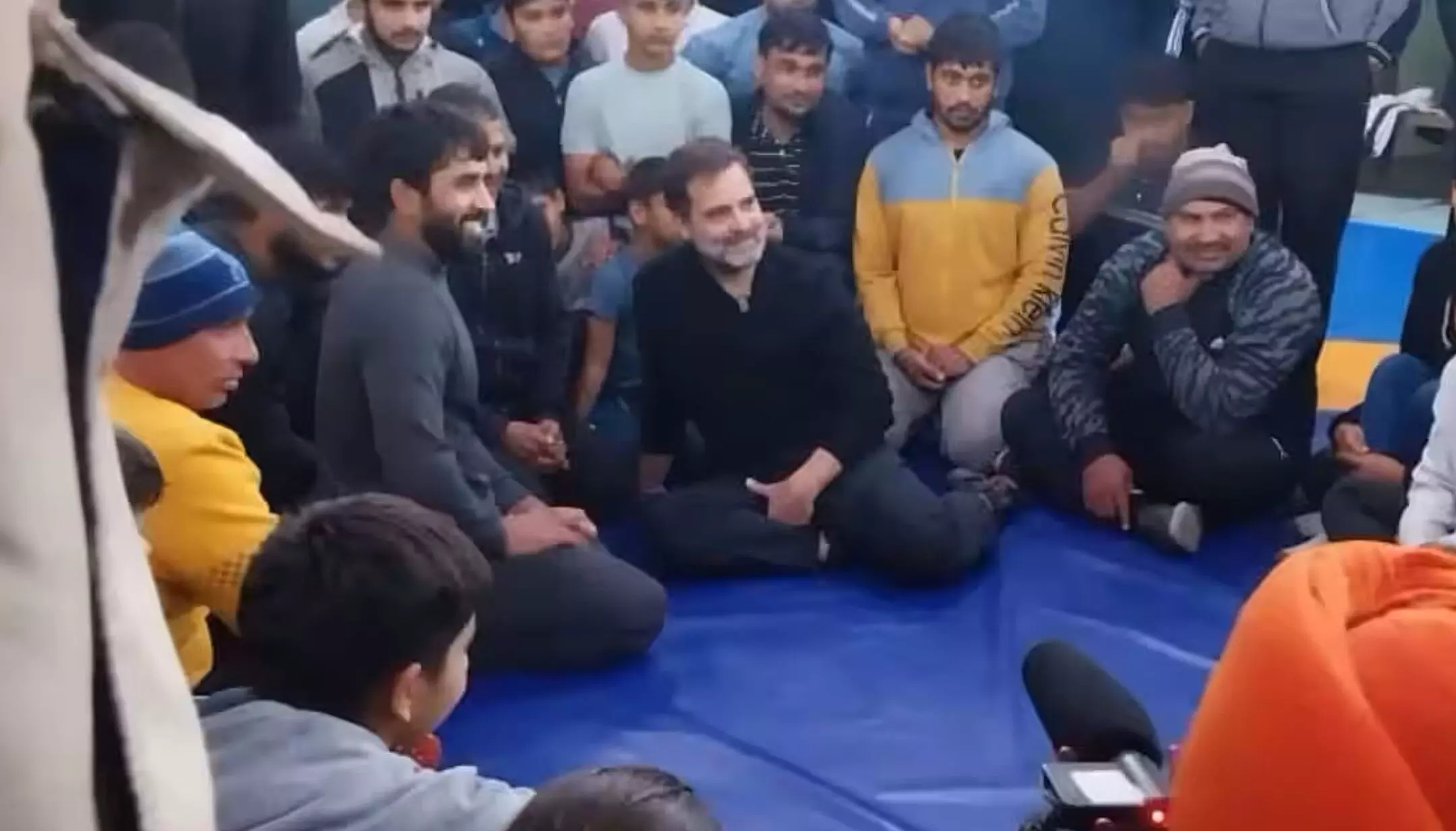 Rahul Gandhi Meets Wrestlers: राहुल गांधी पहुंचे अखाड़े, Bajrang समेत कई पहलवानों से मिले Rahul Gandhi Meets Wrestlers: राहुल गांधी पहुंचे अखाड़े, Bajrang समेत कई पहलवानों से मिले