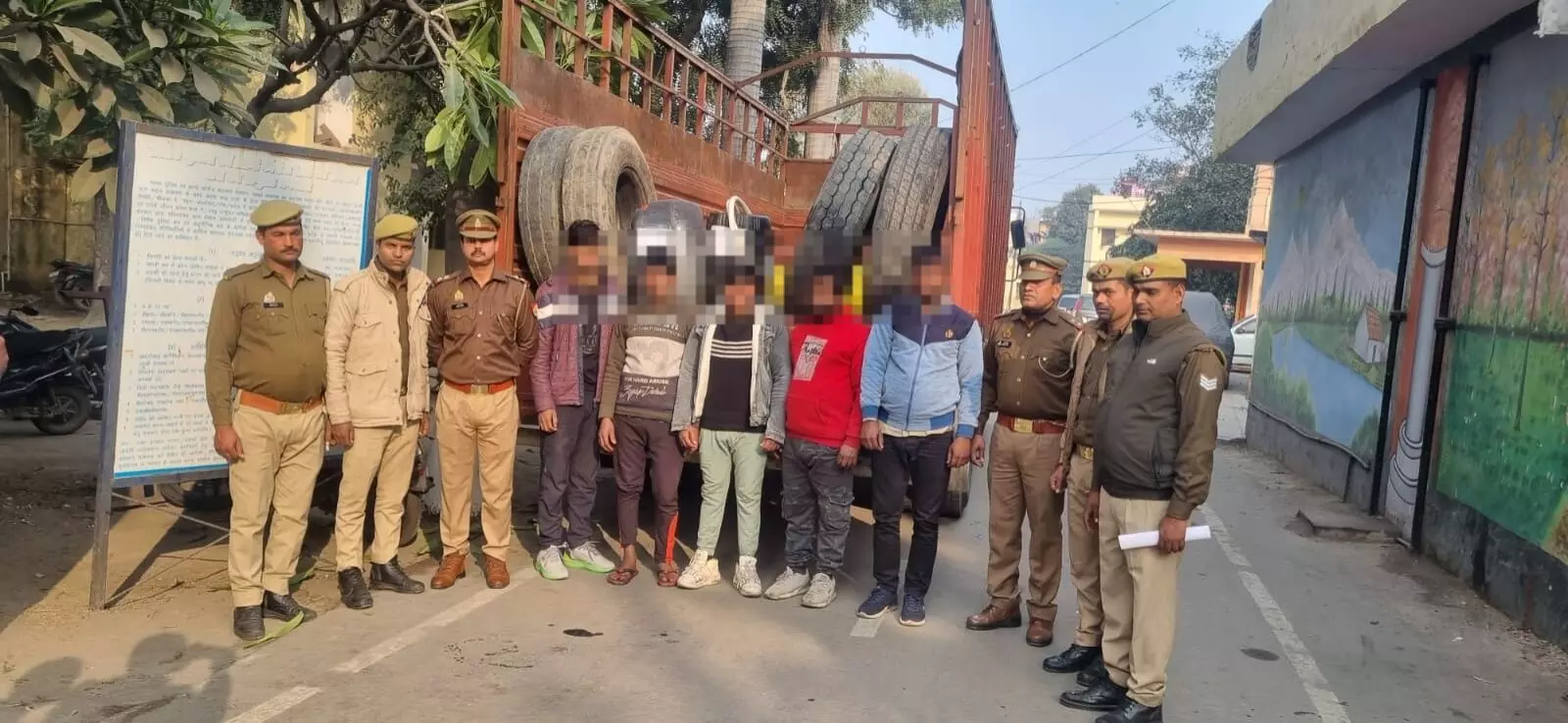 मुजफ्फरनगर पुलिस ने ट्रकों से डीजल व अन्य सामान चोरी करने वाले अन्तर्जनपदीय गिरोह का किया पर्दाफाश, 5 शातिर चोर गिरफ्तार