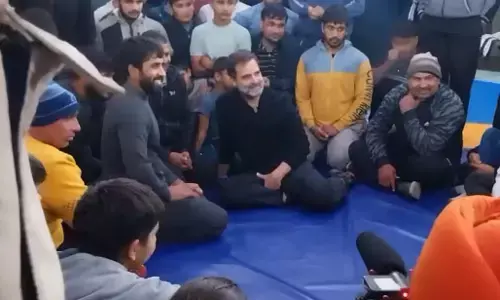 Rahul Gandhi Meets Wrestlers: राहुल गांधी पहुंचे अखाड़े, Bajrang समेत कई पहलवानों से मिले Rahul Gandhi Meets Wrestlers: राहुल गांधी पहुंचे अखाड़े, Bajrang समेत कई पहलवानों से मिले