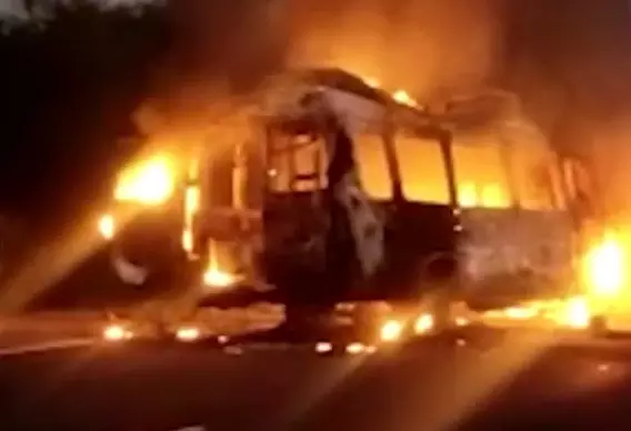 मध्यप्रदेश के गुना में बस में लगी आग, 12 लोग जिंदा जलकर मरे कई घायल