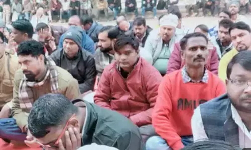 Lucknow: अनुदेशकों के ऐतिहासिक धरने का हुआ आगाज, भारी भीड़ एकत्र कर अनुदेशकों ने दिखाई एकजुटता Lucknow: अनुदेशकों के ऐतिहासिक धरने का हुआ आगाज, भारी भीड़ एकत्र कर अनुदेशकों ने दिखाई एकजुटता