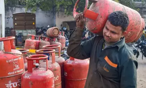 LPG Gas Price: рдПрдХ рдЬрдирд╡рд░реА рд╕реЗ LPG рдЧреИрд╕ рд╕рд┐рд▓реЗрдВрдбрд░ рдХреЗрд╡рд▓ 450 рд░реБрдкрдпреЗ рдореЗрдВ, рд░рд╛рдЬрд╕реНрдерд╛рди рд╕рд░рдХрд╛рд░ рдХреА рдмрдбрд╝реА рдШреЛрд╖рдгрд╛ LPG Gas Price: рдПрдХ рдЬрдирд╡рд░реА рд╕реЗ LPG рдЧреИрд╕ рд╕рд┐рд▓реЗрдВрдбрд░ рдХреЗрд╡рд▓ 450 рд░реБрдкрдпреЗ рдореЗрдВ, рд░рд╛рдЬрд╕реНрдерд╛рди рд╕рд░рдХрд╛рд░ рдХреА рдмрдбрд╝реА рдШреЛрд╖рдгрд╛