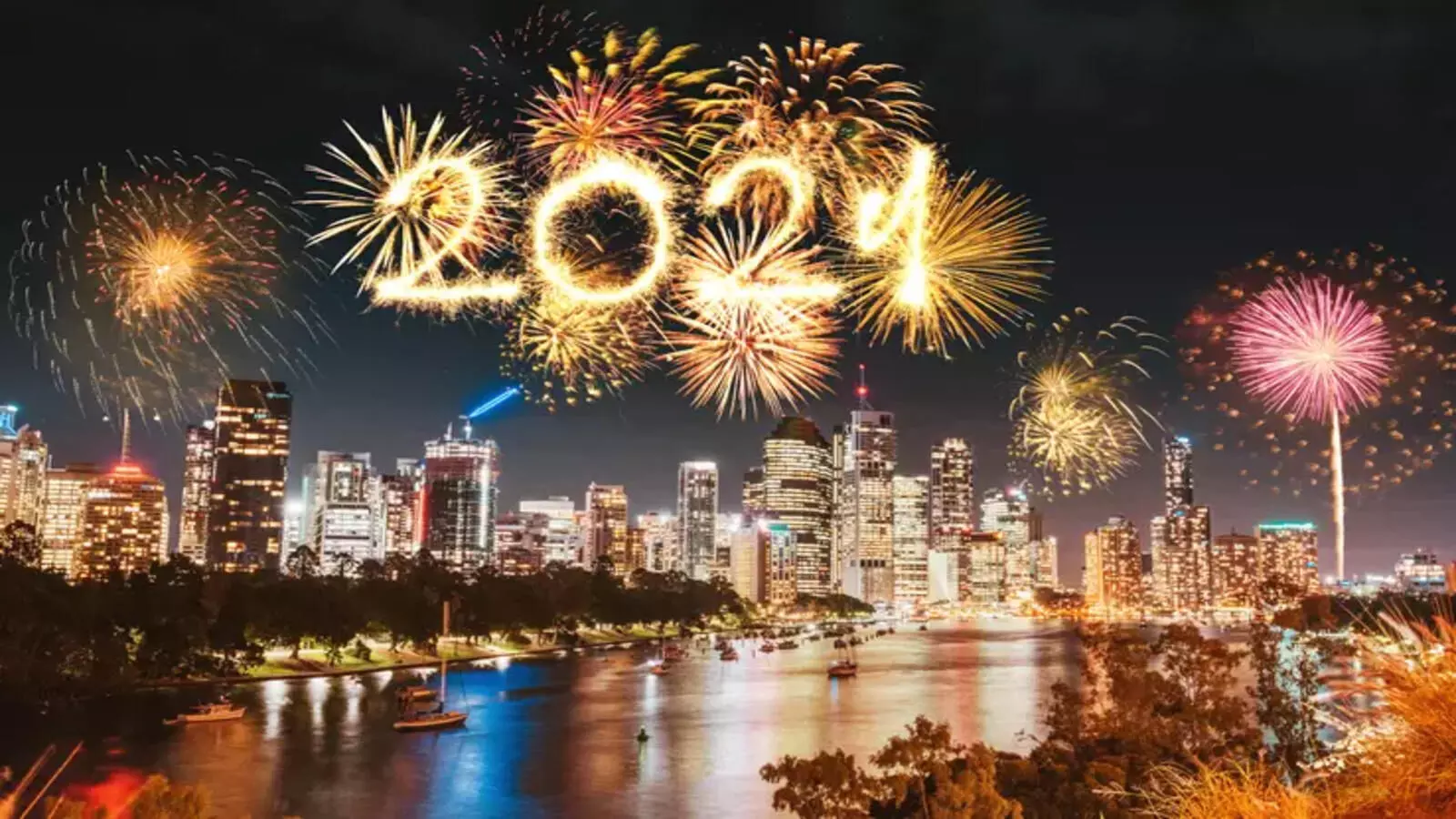 Happy New Year 2024: नए साल का जोरदार स्वागत.. जश्न में डूबे लोग