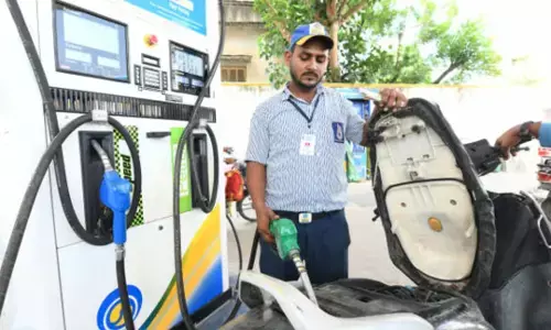 Petrol Diesel Price : यूपी, महाराष्ट्र समेत देश के कई राज्यों में पेट्रोल-डीजल हुआ महंगा, जानिए- आपके शहर में क्या है रेट? Petrol Diesel Price : यूपी, महाराष्ट्र समेत देश के कई राज्यों में पेट्रोल-डीजल हुआ महंगा, जानिए- आपके शहर में क्या है रेट?
