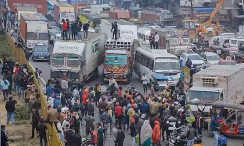 Hit-and-Run Law: ट्रक ड्राइवरों की हड़ताल खत्म, सरकार और ट्रांसपोर्टरों के बीच सुलह, अभी नहीं लागू होगा 10 साल की सजा का कानून