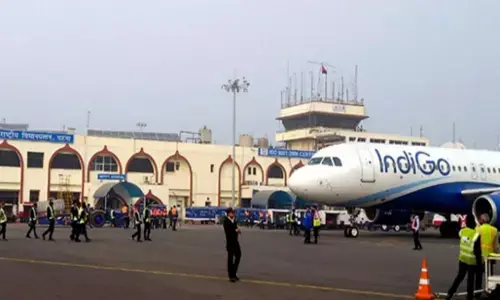 Patna News Hindi: दिल्ली जा रही फ्लाइट में उड़ान भरते ही आई गड़बड़ी, पटना एयरपोर्ट पर इमरजेंसी लैंडिंग