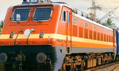 Jhansi News: पति की हो गई थी मौत, पत्नी ने नींद में समझा, ट्रेन में 12 घंटे बाद ऐसे हुआ खुलासा